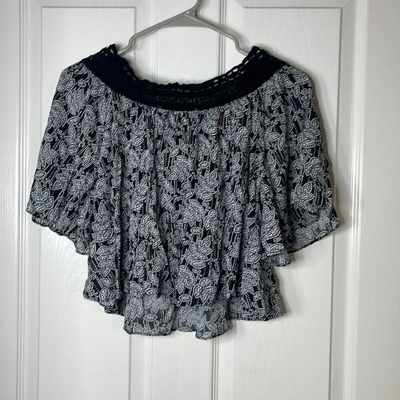 Cecico off the shoulder crop top size small - Picture 2 of 4
